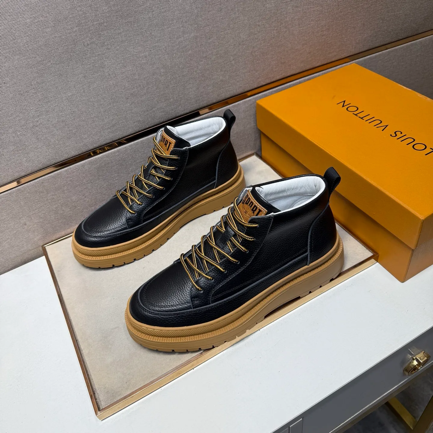 Men's men's shoes 💰pp460 [LV～] Men's casual high-top shoes 2025z cabinet sales simultaneously 🔶Size: 38-44#️⃣ 🔷3 colors🔜The upper is made of multi-material splicing ➕Genuine leather lining, comfortable and breathable, sole: original comfortable and wear-resistant outsole, ⚠️real thing📱photographed🎬real thing is better📢📢📢